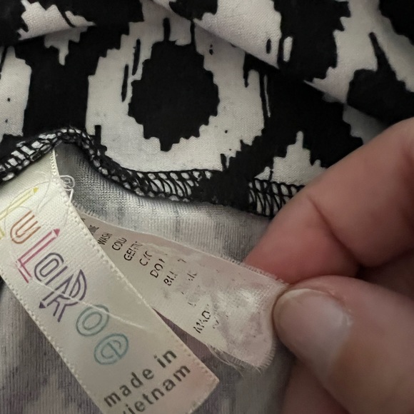 LuLaRoe TC black & white pattern leggings - Picture 2 of 2